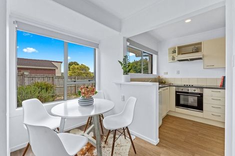 Photo of property in 1/307a Wairau Road, Totara Vale, Auckland, 0627