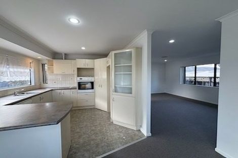 Photo of property in 3 Grande Vue Road, Papatoetoe, Auckland, 2025