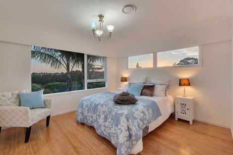 Photo of property in 29 Raymond Terrace, Northcote, Auckland, 0627