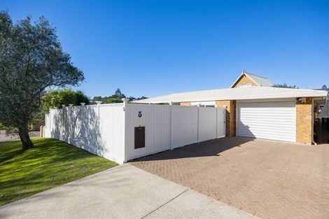 Photo of property in 5 Shadon Place, Stanmore Bay, Whangaparaoa, 0932