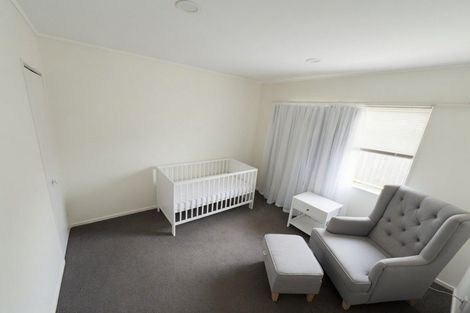 Photo of property in 23 Chalmers Close, Orewa, 0931