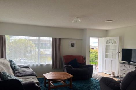 Photo of property in 1/3 Forsythe Place, Massey, Auckland, 0614