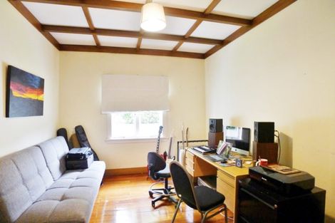 Photo of property in 32 Queensway, Three Kings, Auckland, 1024