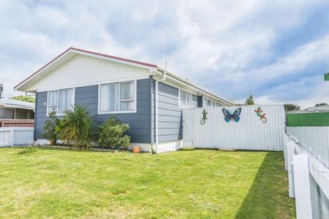 Photo of property in 17 Tainui Street, Castlecliff, Whanganui, 4501