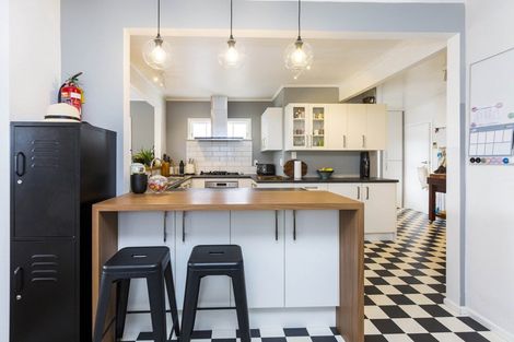 Photo of property in 44 Dowling Grove, Silverstream, Upper Hutt, 5019