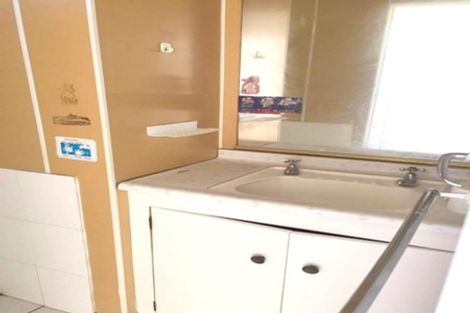 Photo of property in 3/4 Hutchinson Avenue, New Lynn, Auckland, 0600