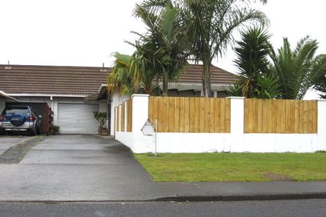 Photo of property in 2/10 Park Estate Road, Rosehill, Papakura, 2113