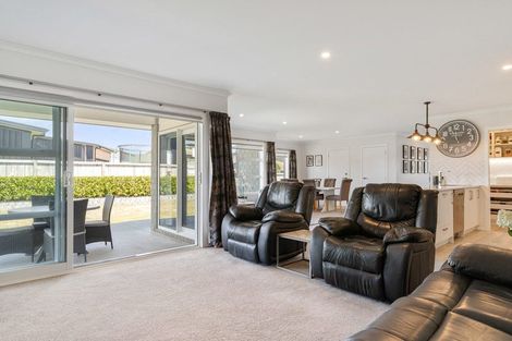 Photo of property in 17 Manatu Close, Whangamata, 3691