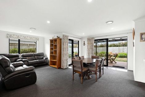 Photo of property in 52 Norfolk Drive, Cambridge, 3434