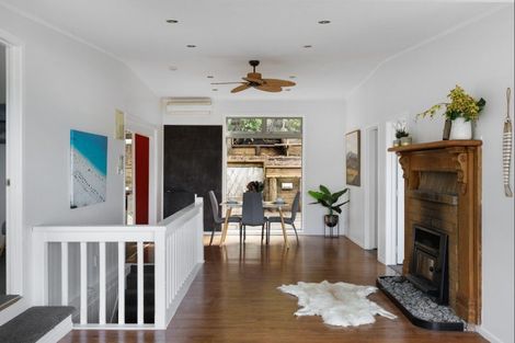 Photo of property in 41 Laingholm Drive, Laingholm, Auckland, 0604