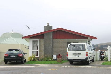 Photo of property in 17 Loasby Crescent, Newlands, Wellington, 6037