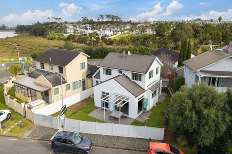 Photo of property in 11l Clearwater Cove, West Harbour, Auckland, 0618