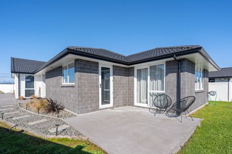 Photo of property in 18 Maturiki Drive, One Tree Point, 0118