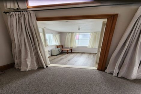 Photo of property in 94 Kelburn Parade, Kelburn, Wellington, 6012