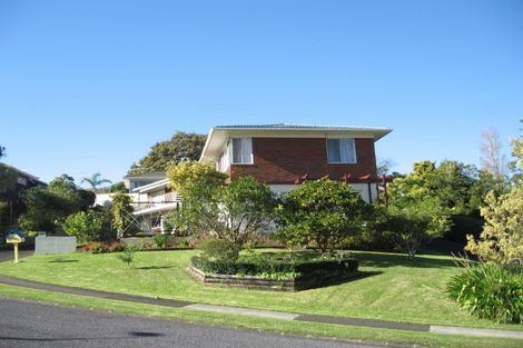 Photo of property in 39 Pickwick Parade, Mellons Bay, Auckland, 2014