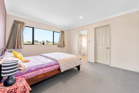 Photo of property in 26 Chateau Rise, Flat Bush, Auckland, 2016