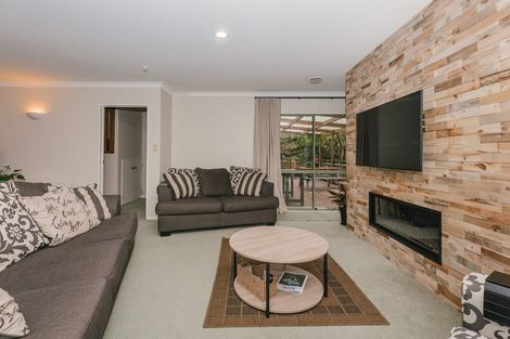 Photo of property in 8a Williams Terrace, Fitzherbert, Palmerston North, 4410