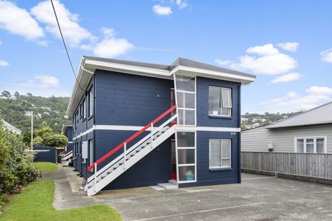 Photo of property in 2/218 Onepu Road, Lyall Bay, Wellington, 6022