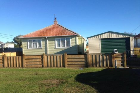 Photo of property in 19 Easton Street, Foxton, 4814