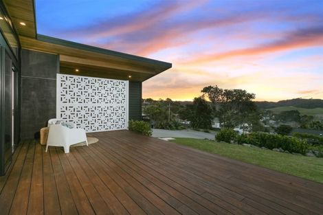 Photo of property in 10 Hillcrest Road, Hatfields Beach, Orewa, 0931