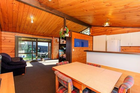 Photo of property in 77 Riversdale Drive, Merrilands, New Plymouth, 4312