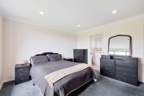 Photo of property in 12 Parkcrest Drive, Henderson, Auckland, 0612