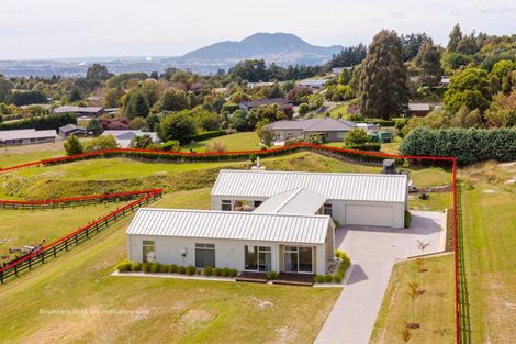Photo of property in 13 Lochinvar Lane, Acacia Bay, Taupo, 3385