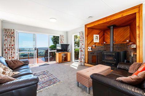 Photo of property in 131 Gloaming Hill, Titahi Bay, Porirua, 5022