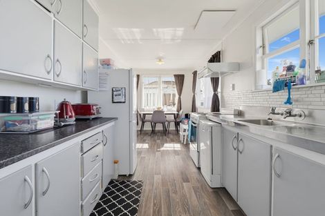 Photo of property in 12 Mosston Road, Castlecliff, Whanganui, 4501