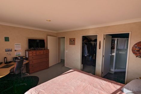 Photo of property in 10 Crown Hill, Paraparaumu, 5032