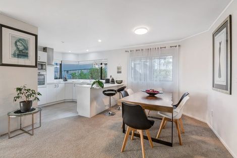 Photo of property in 2/12 Sundown Avenue, Manly, Whangaparaoa, 0930