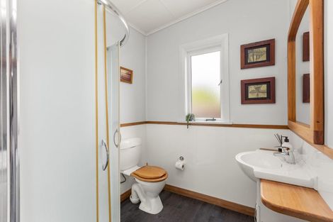 Photo of property in 49b Wallis Street, Raglan, 3225