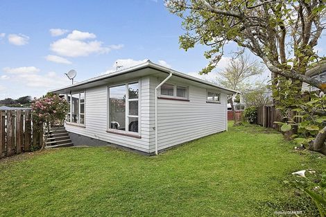 Photo of property in 6 Trebann Street, Paparangi, Wellington, 6037