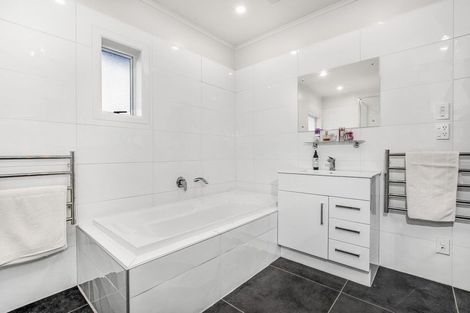 Photo of property in 8 Hunua Road, Papakura, 2110