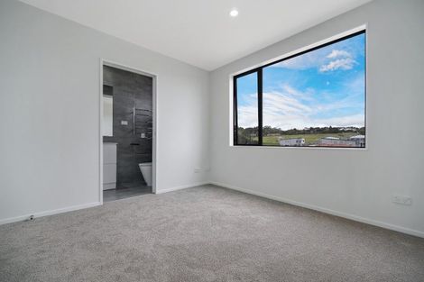 Photo of property in 8a Poruru Close, Papakura, 2110