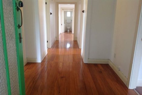 Photo of property in 4 Fairfax Avenue, Northcote, Auckland, 0627