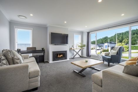 Photo of property in 16 Schooner Drive, Whitby, Porirua, 5024