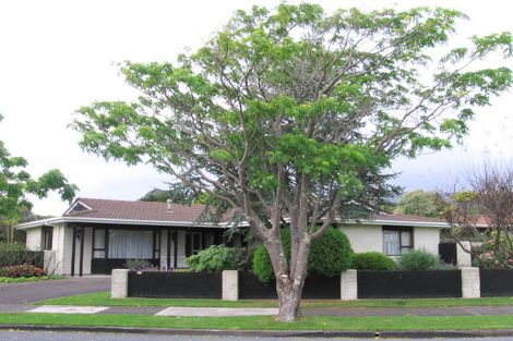 Photo of property in 5 Rosebank Grove, Waikanae, 5036