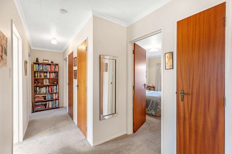 Photo of property in 5 Chertsey Court, Roslyn, Palmerston North, 4414