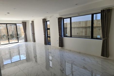 Photo of property in 17 Cassandra Grove, Totara Vale, Auckland, 0629