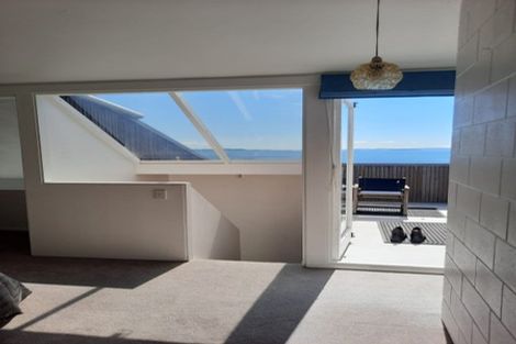 Photo of property in 28 Chelverton Terrace, Red Beach, 0932