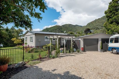 Photo of property in 48 Wairau Road, Picton, 7220