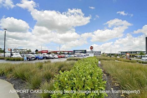 Photo of property in 49 Convair Crescent, Mangere, Auckland, 2022
