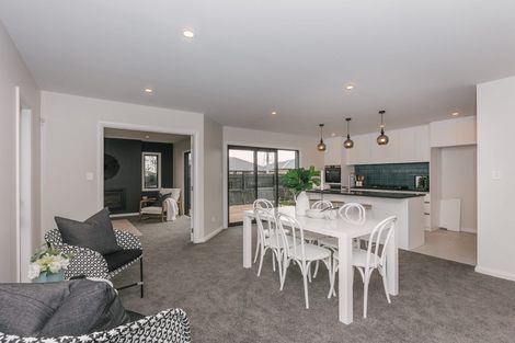 Photo of property in 32 Atlantic Drive, Fitzherbert, Palmerston North, 4410