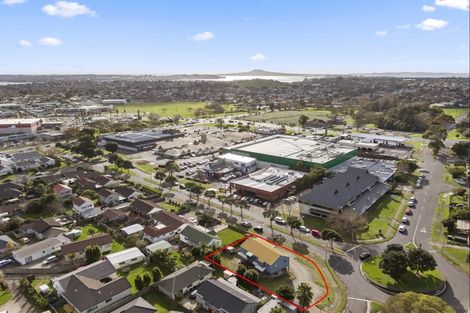 Photo of property in 19 Highland Park Drive, Highland Park, Auckland, 2010