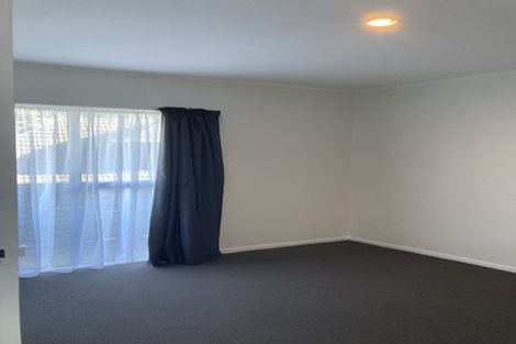 Photo of property in 2/105 Apu Crescent, Lyall Bay, Wellington, 6022