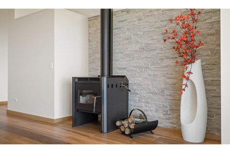 Photo of property in 6 Sowerby Place, Richmond Hill, Christchurch, 8081