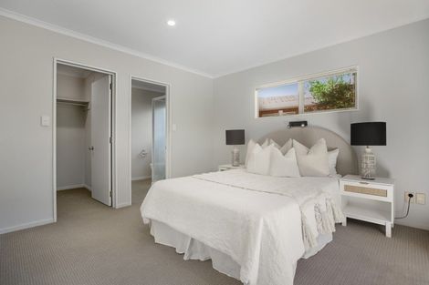 Photo of property in 5 Kawaroa Close, New Plymouth, 4310