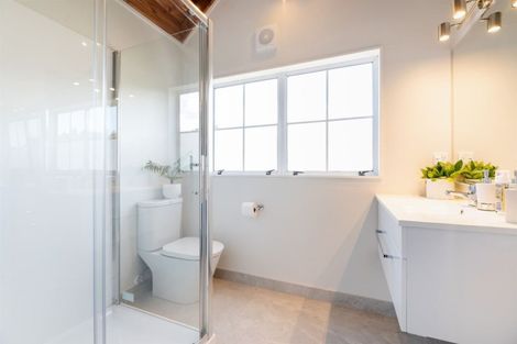 Photo of property in 1/12 Cobblestone Lane, Hillcrest, Auckland, 0627