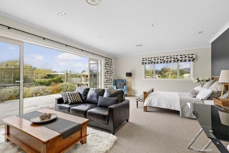 Photo of property in 30 Kakariki Way, Whitemans Valley, Upper Hutt, 5371